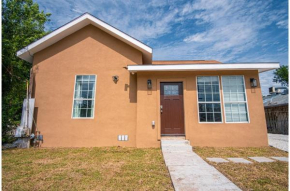 Charming 3BR2BA Gem Close to Downtown Riverwalk